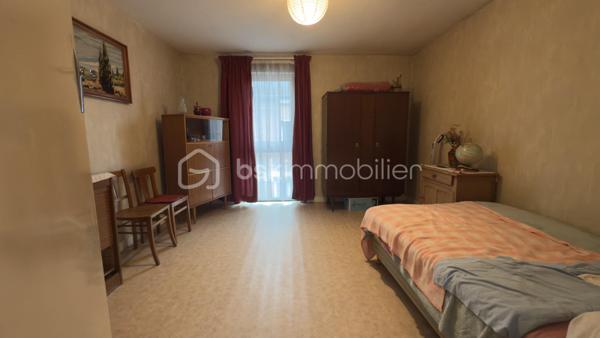 Immeuble commercial de 147 m²