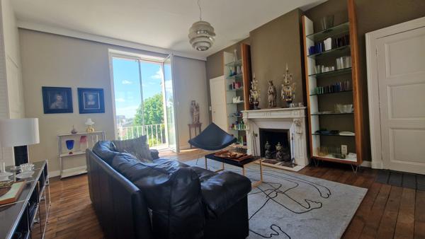 Maison - 9 pièces - 205 m²