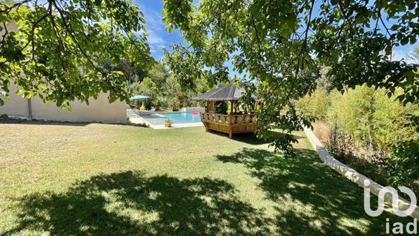 Mas 5 pièces de 165 m² à Piolenc (84420)