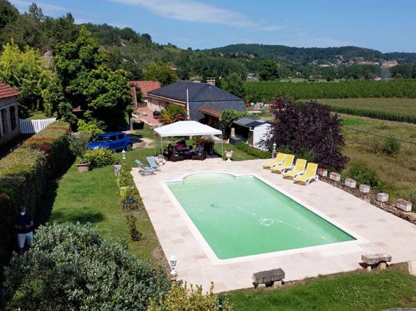 Maison  228 m2 4 chambres piscine proche commerces