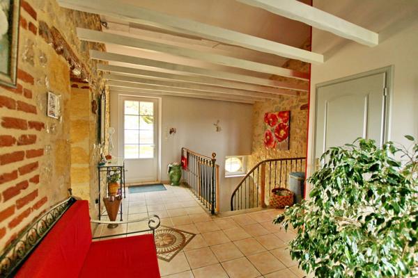 Maison  228 m2 4 chambres piscine proche commerces