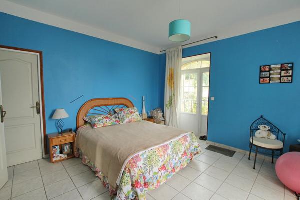 Maison  228 m2 4 chambres piscine proche commerces