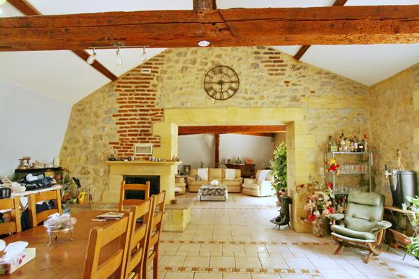 Maison  228 m2 4 chambres piscine proche commerces