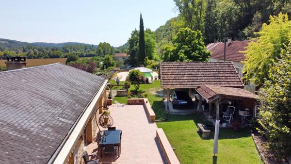 Maison  228 m2 4 chambres piscine proche commerces