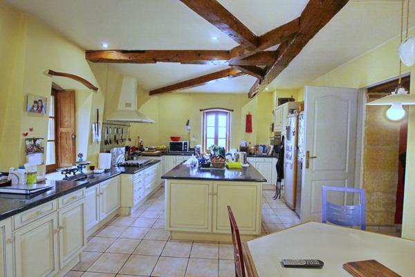 Maison  228 m2 4 chambres piscine proche commerces