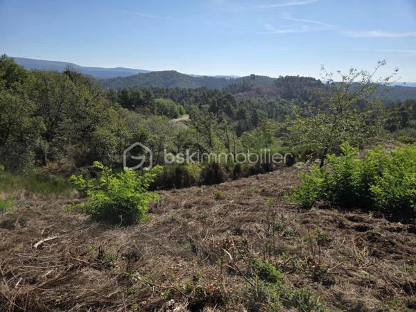 Terrain de 1 974 m²