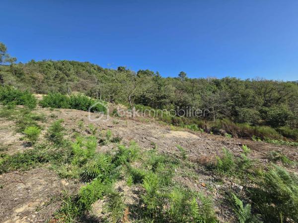 Terrain de 1 974 m²