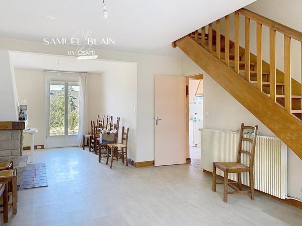 Commerces, au calme, jardin agréable.