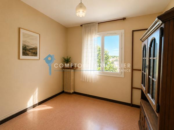 Appartement
                                                                                                                                                                                                                                                                                                                        5 pièce(s)                                                                                                                                                                                                          3 chambre(s)                                                                                                                                                                                                          92  m²