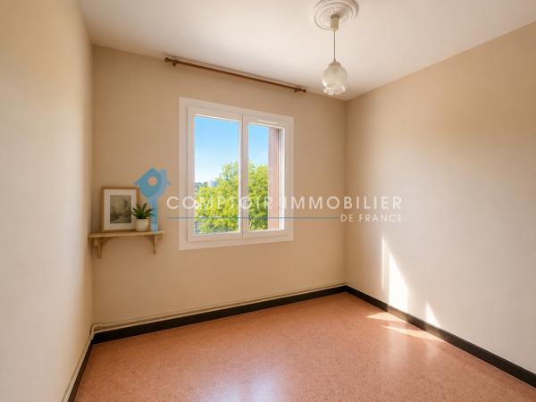 Appartement
                                                                                                                                                                                                                                                                                                                        5 pièce(s)                                                                                                                                                                                                          3 chambre(s)                                                                                                                                                                                                          92  m²