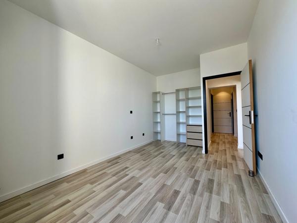 Duplex 100 m2 en rez-de-jardin à vendre 3 pièces FORGES LES BAINS (91)