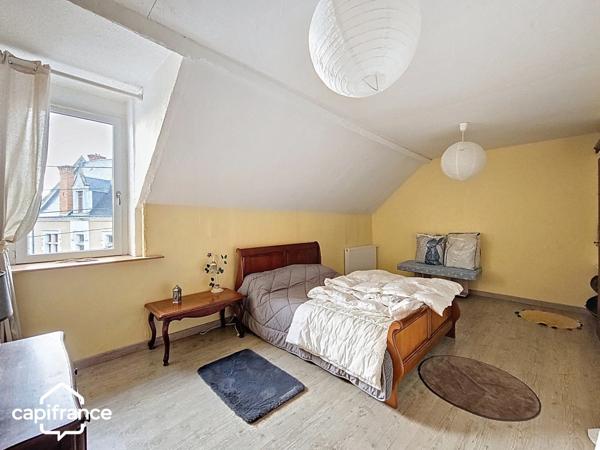 THOUARS Place Lavault (79) Maison de ville 140 m2 avec 4 chambres