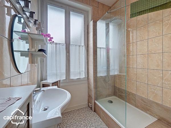 THOUARS Place Lavault (79) Maison de ville 140 m2 avec 4 chambres