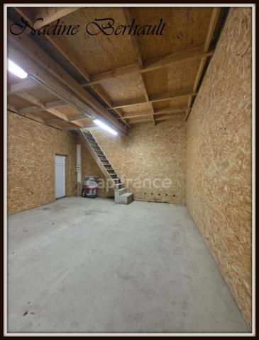 Ajustement du prix . Propriete 1 h Paris train, à vendre Longère 7 pièces 2 Doubles garages , dépendance, FERRIERES (45),calme et proximité Gare Paris