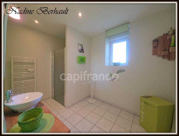 Ajustement du prix . Propriete 1 h Paris train, à vendre Longère 7 pièces 2 Doubles garages , dépendance, FERRIERES (45),calme et proximité Gare Paris