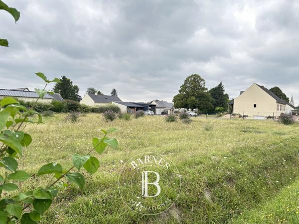 Vernantes, Terrain constructible  2 522 m² à vendre