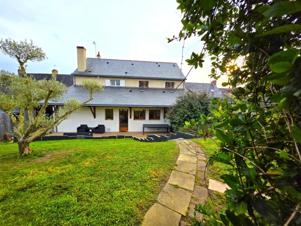 Baugé coeur-de-ville : maison de ville 6-7 chambres avec terrain et garage !