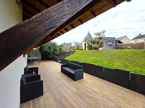 Baugé coeur-de-ville : maison de ville 6-7 chambres avec terrain et garage !