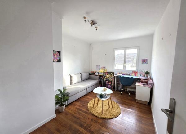 Baugé coeur-de-ville : maison de ville 6-7 chambres avec terrain et garage !