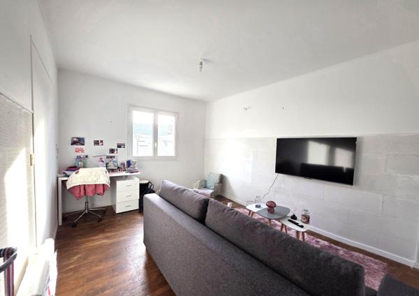 Baugé coeur-de-ville : maison de ville 6-7 chambres avec terrain et garage !