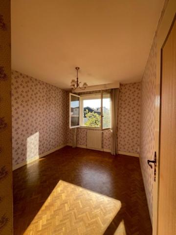 Belle propriété lumineuse sur grande parcelle dans un quartier recherché de Montluçon