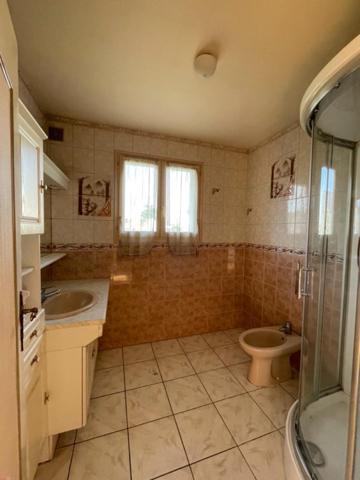 Belle propriété lumineuse sur grande parcelle dans un quartier recherché de Montluçon