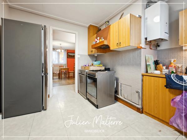 LA RICAMARIE - Appartement 3 pièces en rez-de-chaussée de 52,83 m², 2 chambres, cave et grand garage