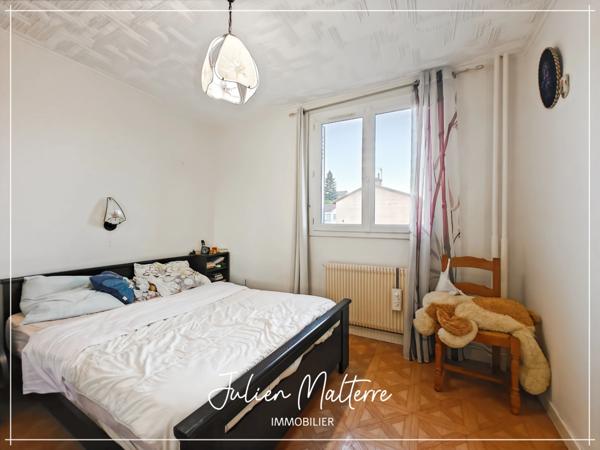 LA RICAMARIE - Appartement 3 pièces en rez-de-chaussée de 52,83 m², 2 chambres, cave et grand garage