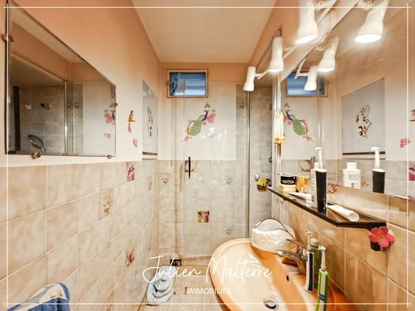 LA RICAMARIE - Appartement 3 pièces en rez-de-chaussée de 52,83 m², 2 chambres, cave et grand garage