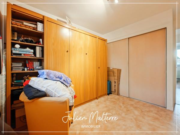 LA RICAMARIE - Appartement 3 pièces en rez-de-chaussée de 52,83 m², 2 chambres, cave et grand garage