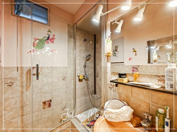 LA RICAMARIE - Appartement 3 pièces en rez-de-chaussée de 52,83 m², 2 chambres, cave et grand garage