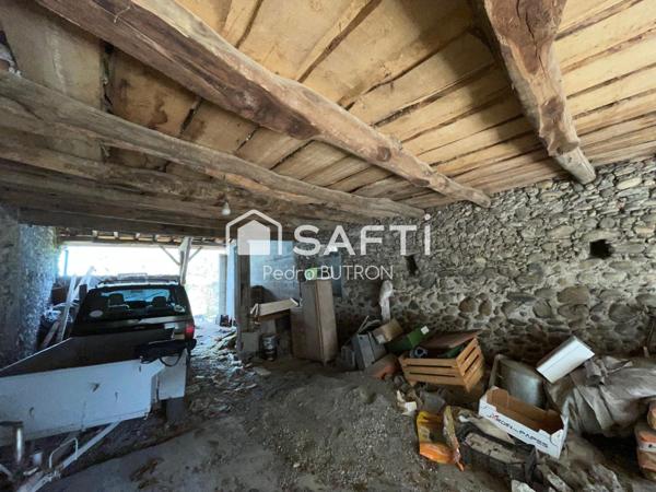 Grange à rénover au centre ville, bien rare.