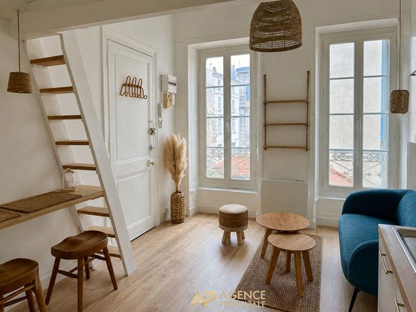 Hypercentre La Rochelle Studio coup de coeur entièrement rénové 132 900 € **  - Référence  FB747