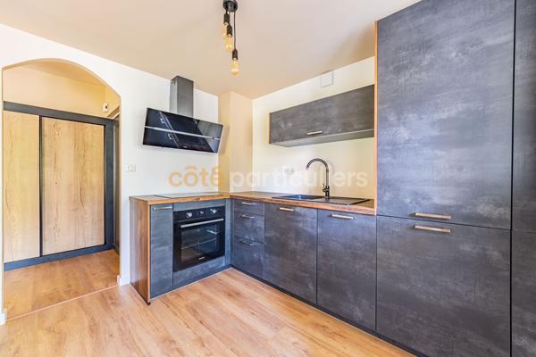 Vente
                Appartement74 m² - 3 Pièces -
                    LA ROCHE SUR YON (85000)