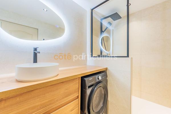 Vente
                Appartement74 m² - 3 Pièces -
                    LA ROCHE SUR YON (85000)