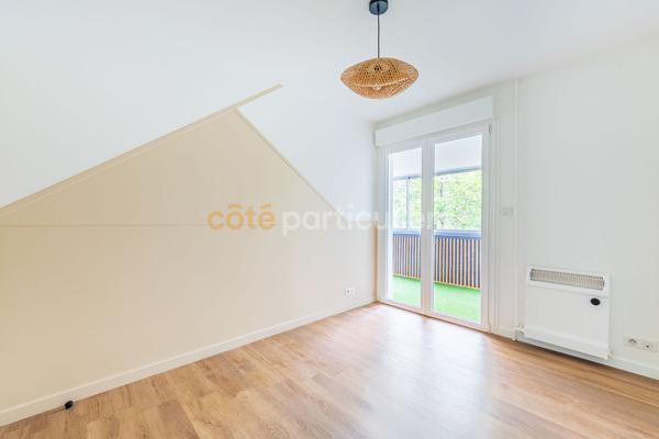 Vente
                Appartement74 m² - 3 Pièces -
                    LA ROCHE SUR YON (85000)