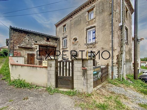 Saint-Julien-de-Coppel (63160) MAISON AVEC COUR ET GRANGE