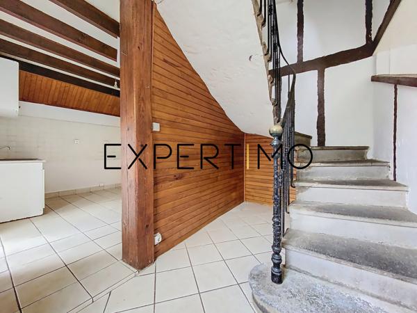 Saint-Julien-de-Coppel (63160) MAISON AVEC COUR ET GRANGE