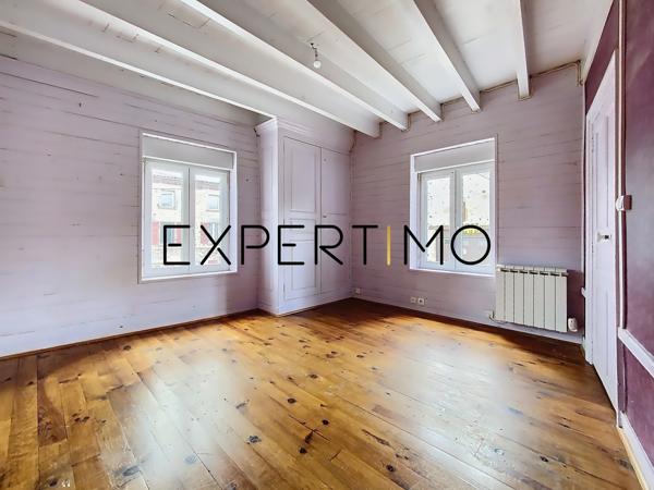 Saint-Julien-de-Coppel (63160) MAISON AVEC COUR ET GRANGE