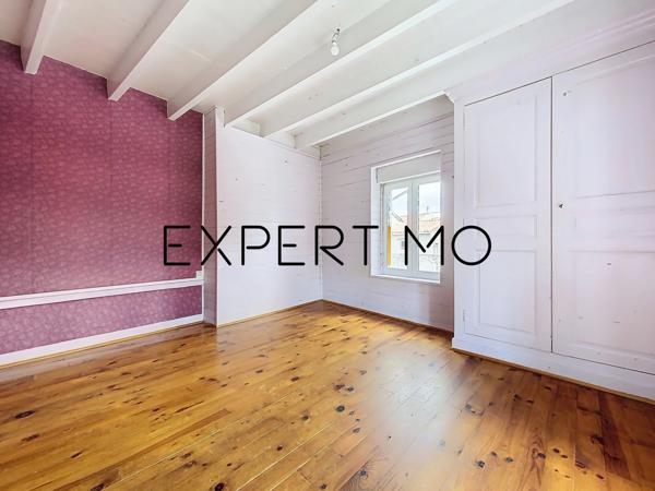 Saint-Julien-de-Coppel (63160) MAISON AVEC COUR ET GRANGE