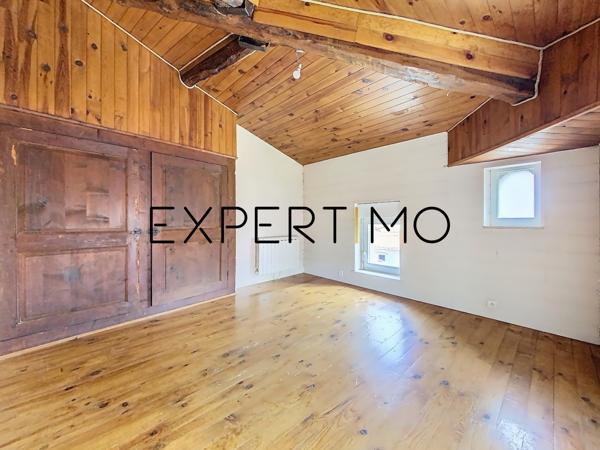 Saint-Julien-de-Coppel (63160) MAISON AVEC COUR ET GRANGE