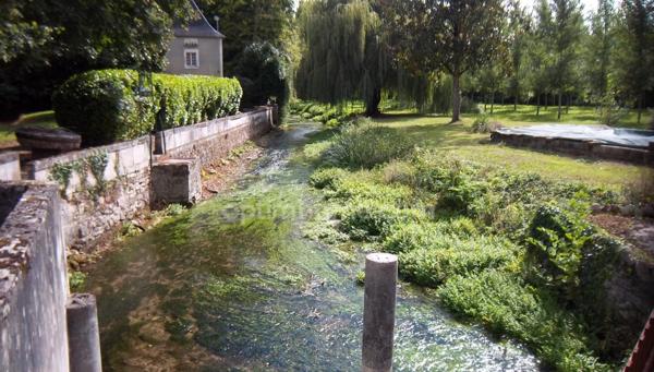MOULIN SUR LA VALLÉE DE L'ANTENNE QUATRE CHAMBRES PLUS UN STUDIO