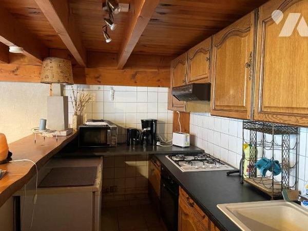 A VENDRE ! STUDIO d'environ 30m² comprenant : pièce de vie avec coin cuisine, salle d'eau et w-...