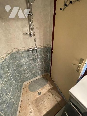 A VENDRE ! STUDIO d'environ 30m² comprenant : pièce de vie avec coin cuisine, salle d'eau et w-...