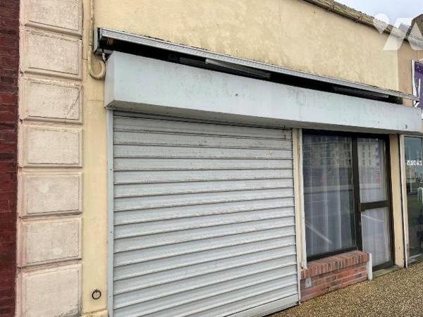 A VENDRE ! STUDIO d'environ 30m² comprenant : pièce de vie avec coin cuisine, salle d'eau et w-...