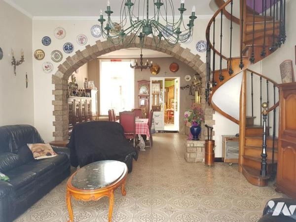 Maison de ville spacieuse à FRUGES