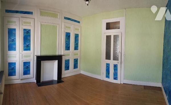 Maison de ville spacieuse à FRUGES