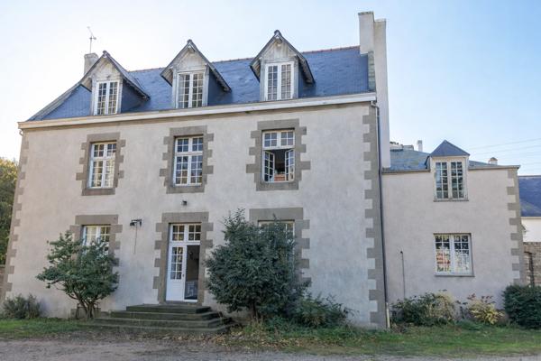 Saint-Malo (35400) Maison de caractère en cœur de ville, cadre calme et proche de tout, à réhabiliter.