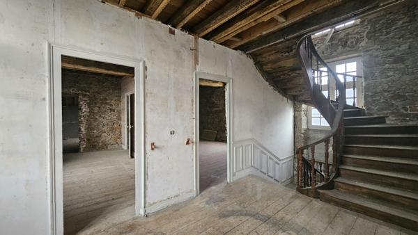 Saint-Malo (35400) Maison de caractère en cœur de ville, cadre calme et proche de tout, à réhabiliter.