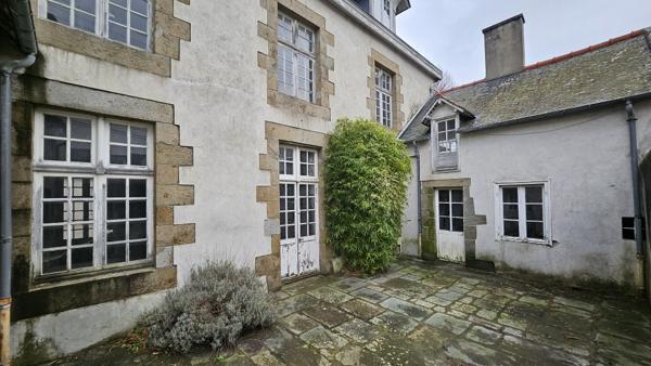 Saint-Malo (35400) Maison de caractère en cœur de ville, cadre calme et proche de tout, à réhabiliter.